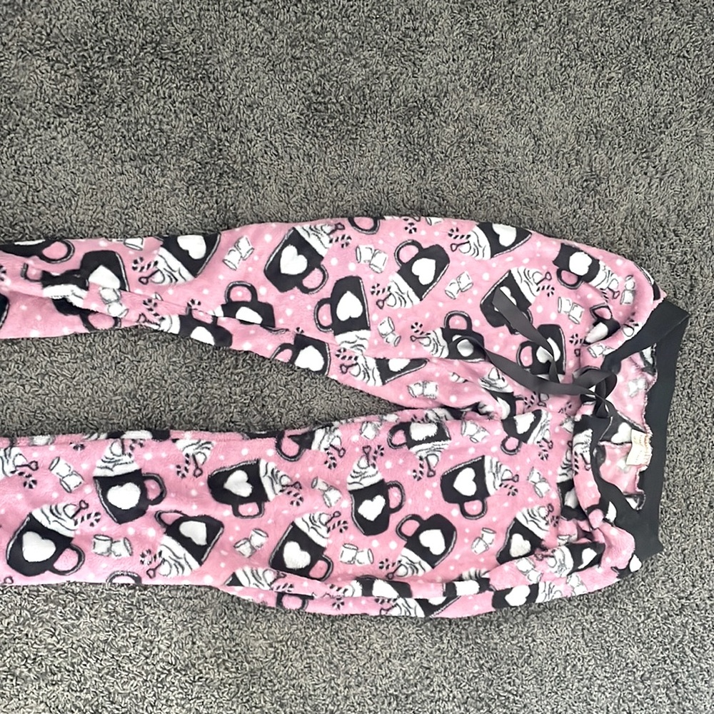 Bobbie brooks pink sweatpants with black and white pattern mug pattern